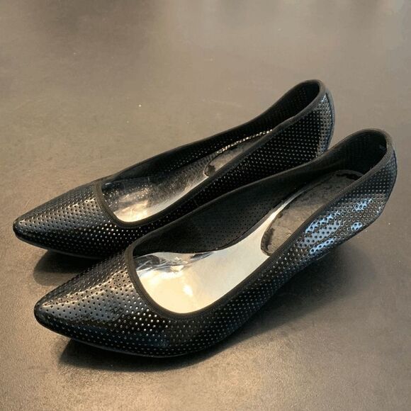 Kenneth Cole Reaction Women's Black Vinyl Open Hole Flat Shoes Size 8 - Picture 1 of 12